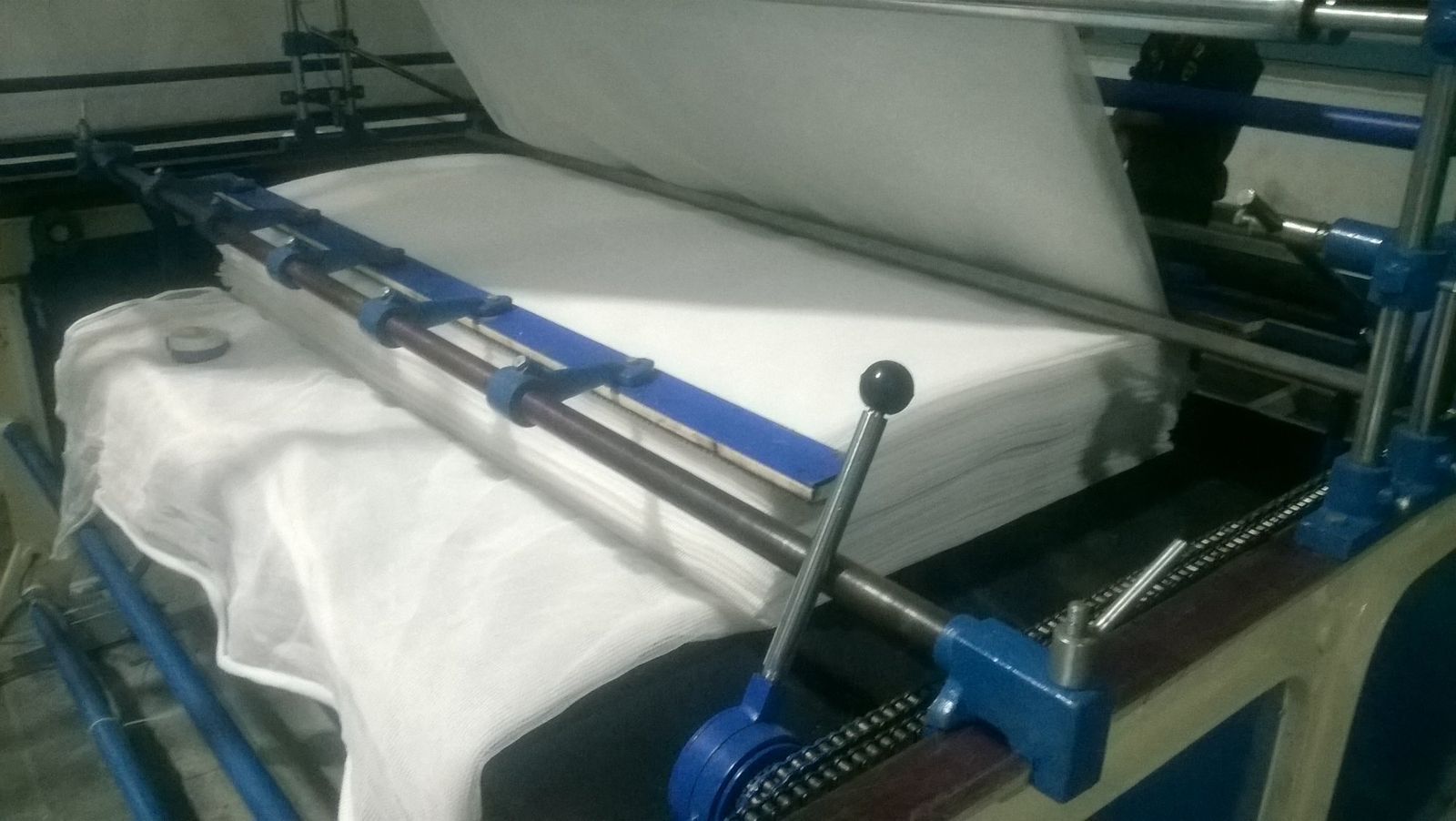 Folding machine neatly folding shade nets